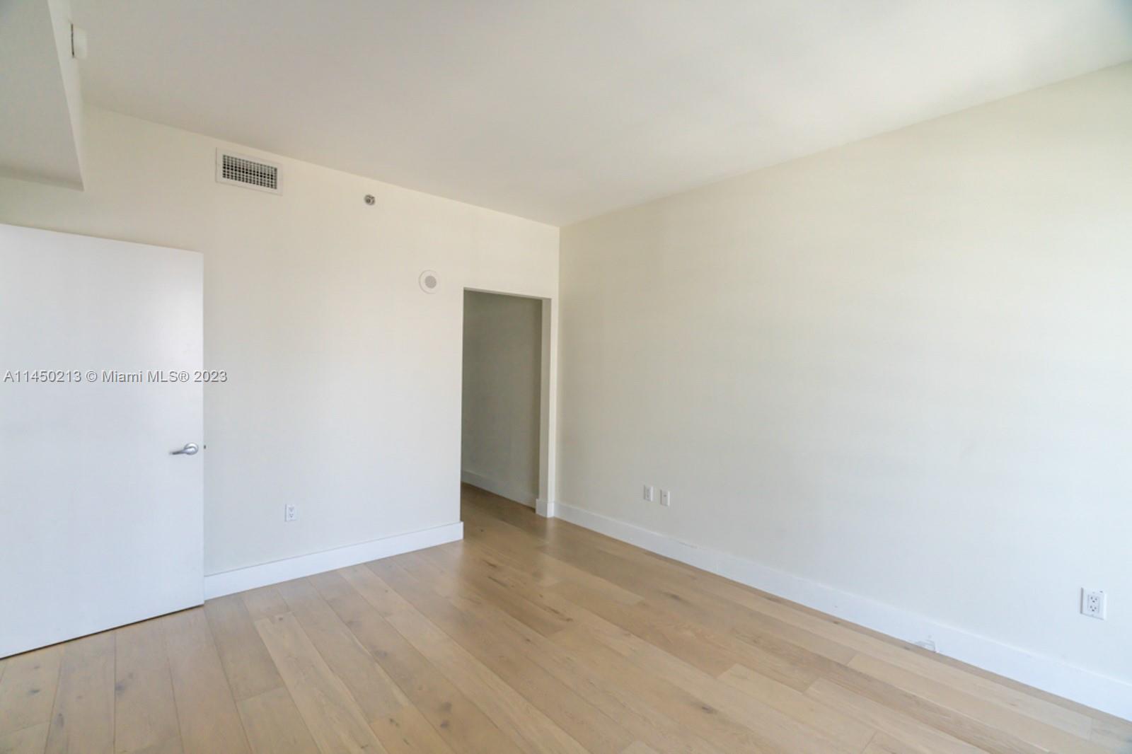 THE PLAZA 901 BRICKELL CO - Residential