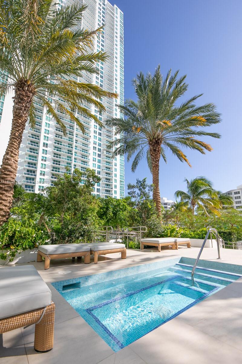 THE PLAZA 901 BRICKELL CO - Residential