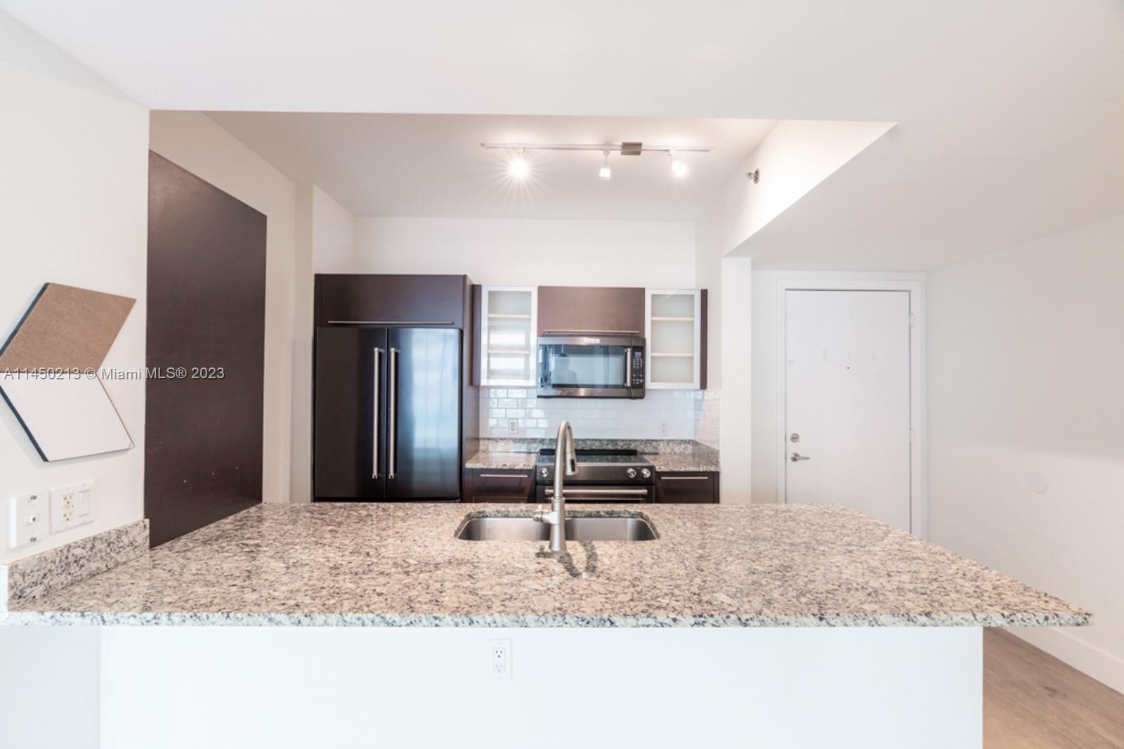 THE PLAZA 901 BRICKELL CO - Residential