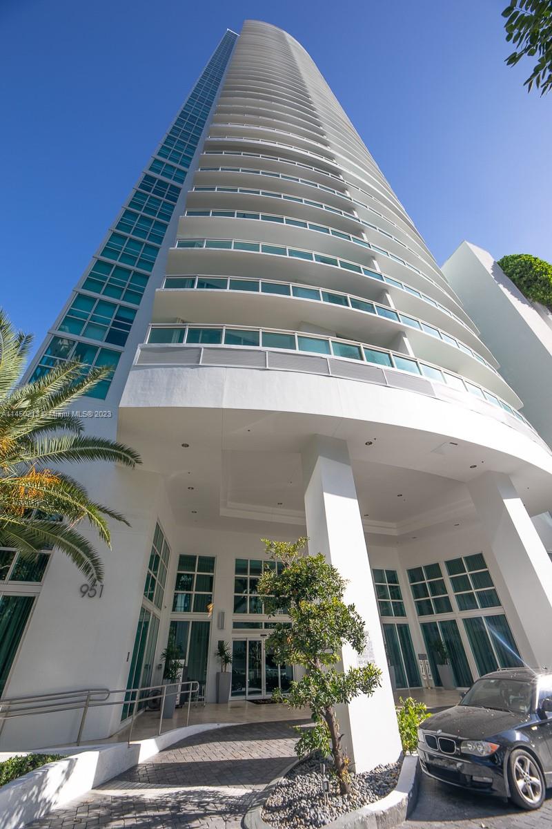 THE PLAZA 901 BRICKELL CO - Residential