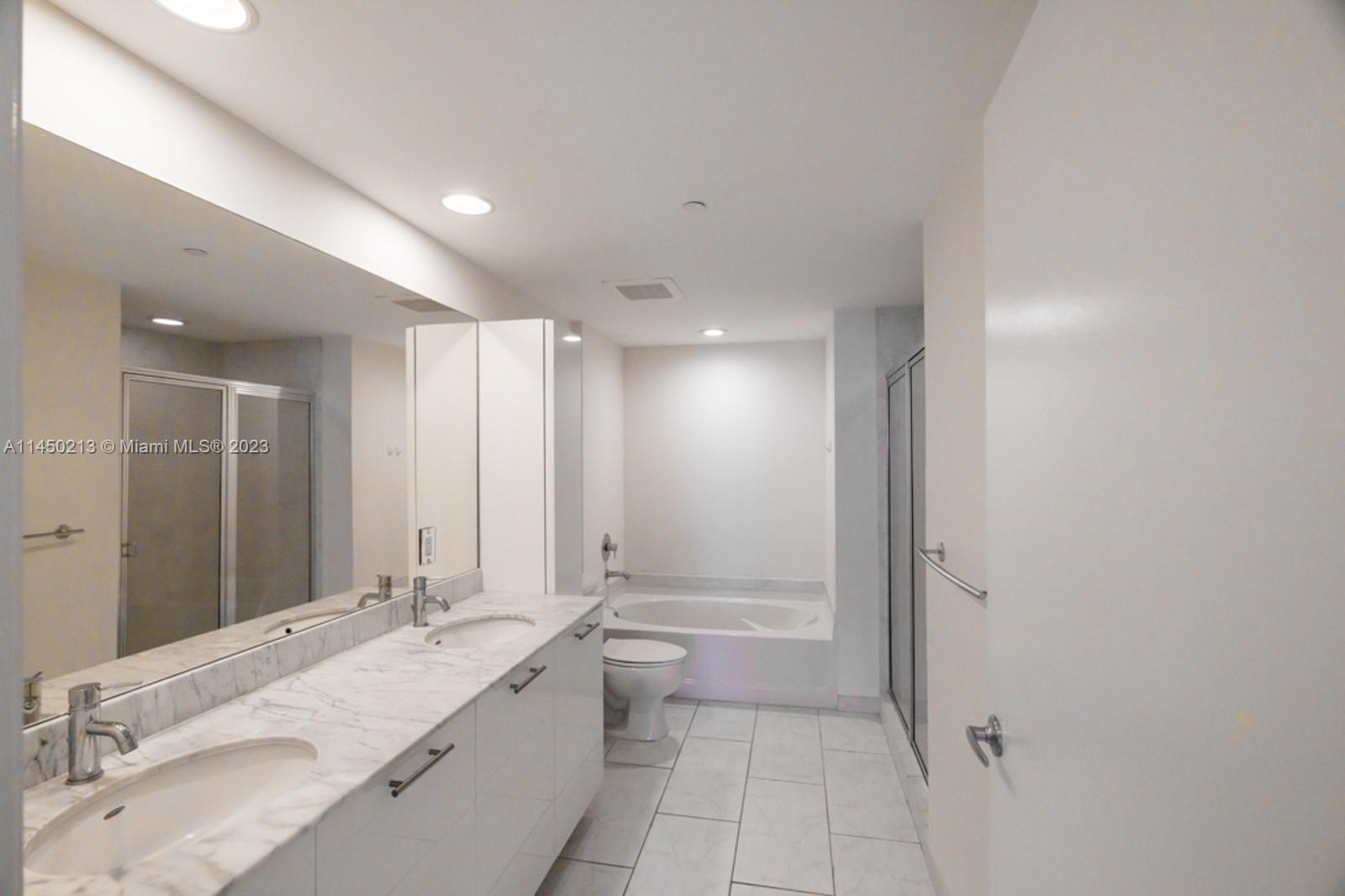 THE PLAZA 901 BRICKELL CO - Residential