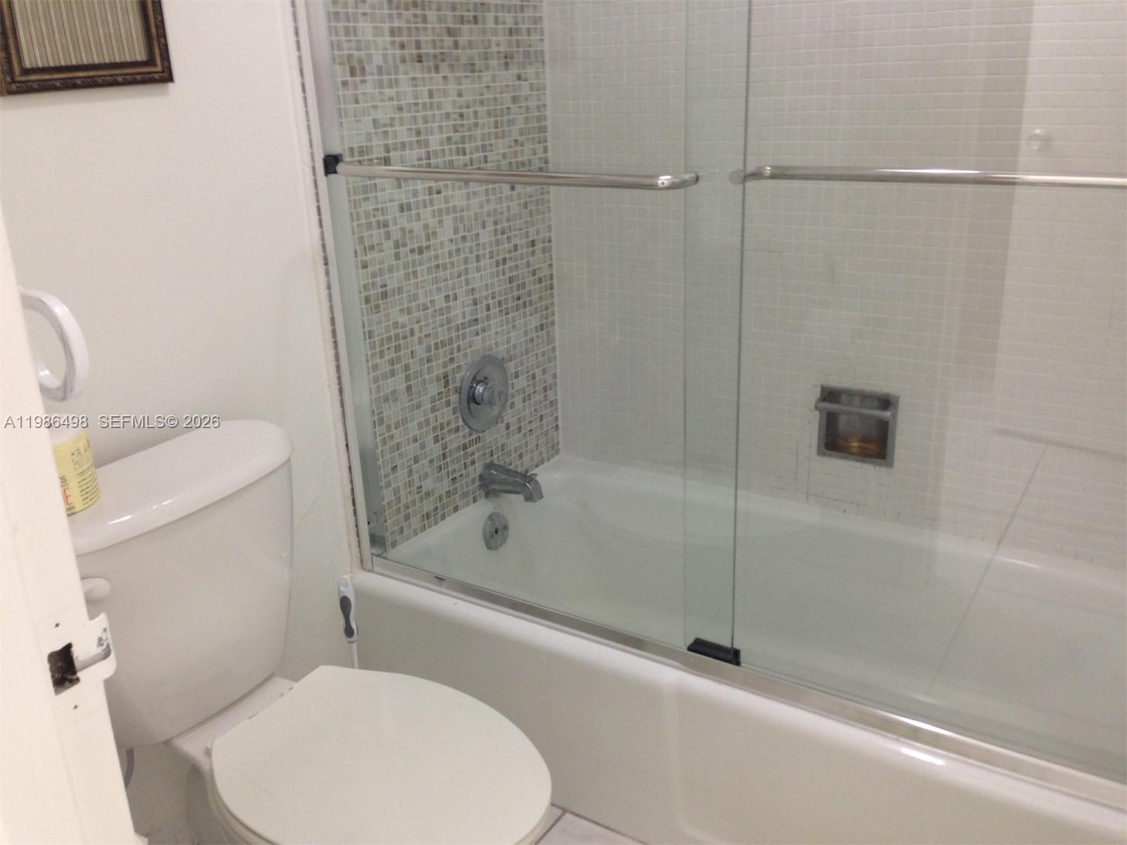 THE DECOPLAGE CONDO - Residential Lease