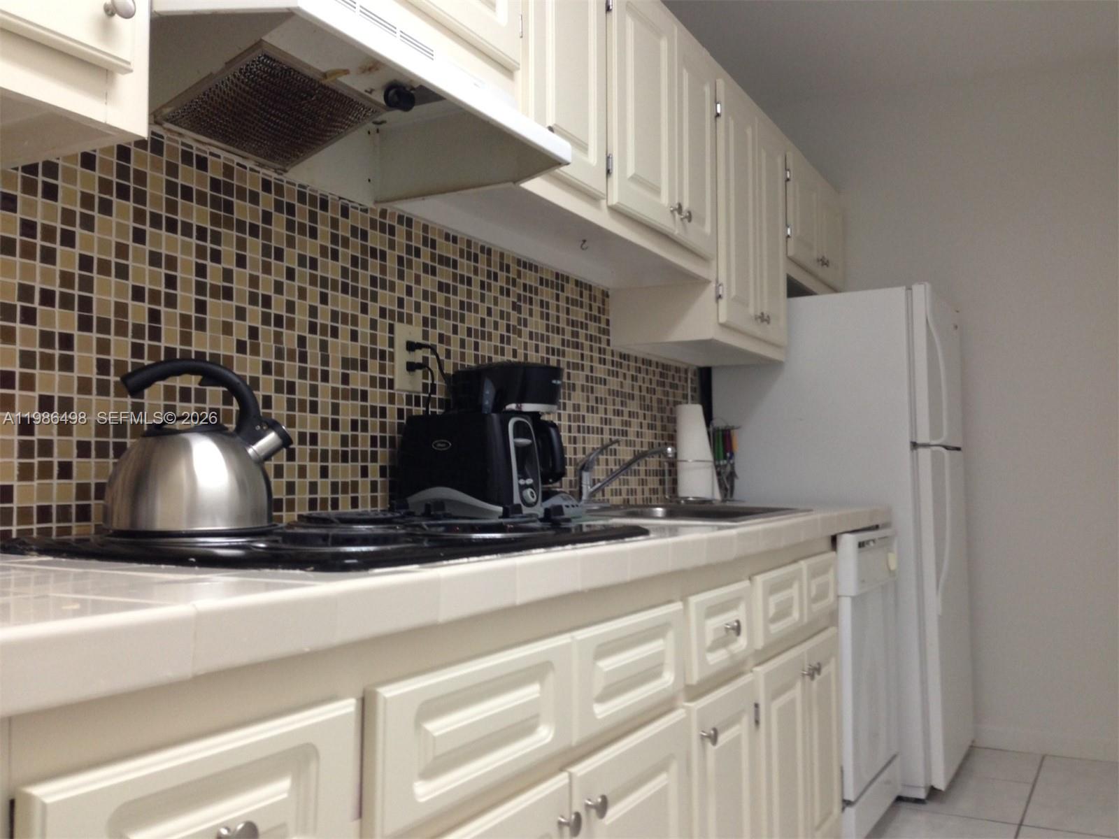 THE DECOPLAGE CONDO - Residential Lease