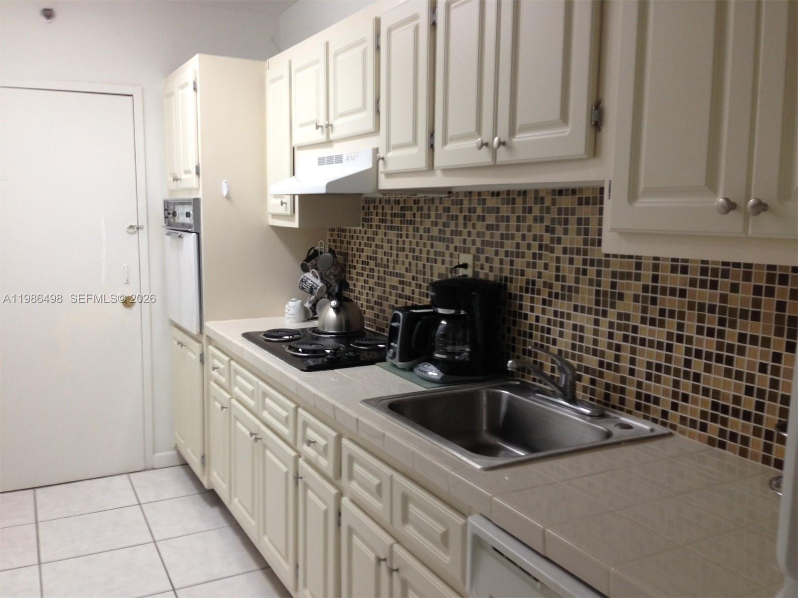 THE DECOPLAGE CONDO - Residential Lease