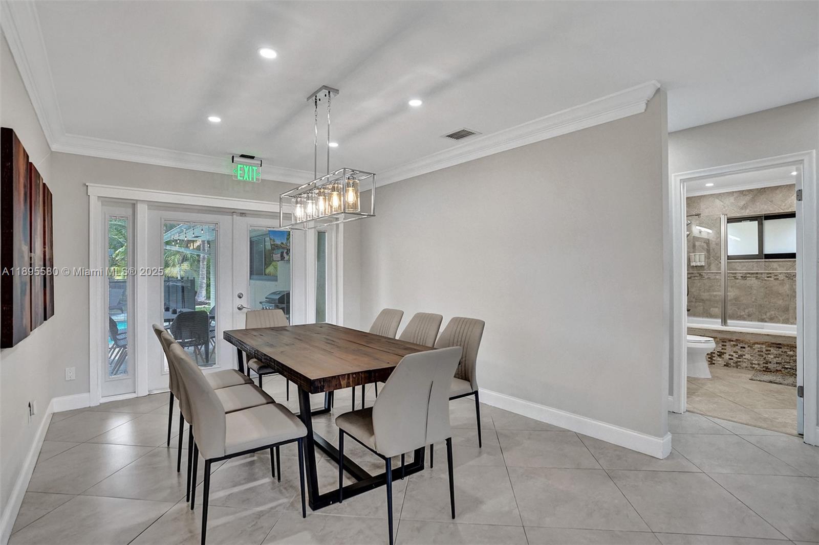 HOLLYWOOD HILLS - Residential Lease