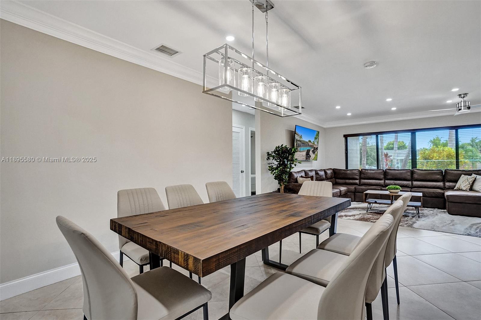 HOLLYWOOD HILLS - Residential Lease