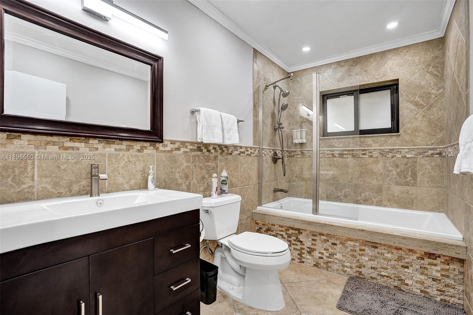 HOLLYWOOD HILLS - Residential Lease