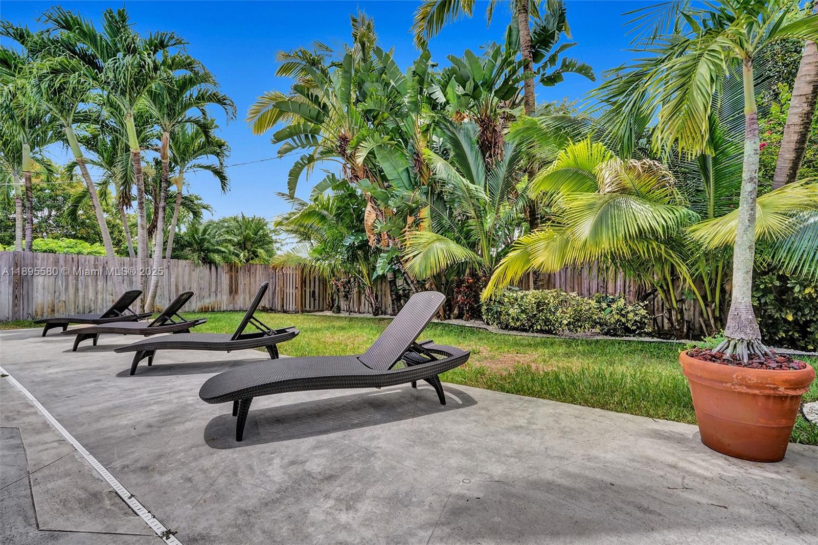 HOLLYWOOD HILLS - Residential Lease