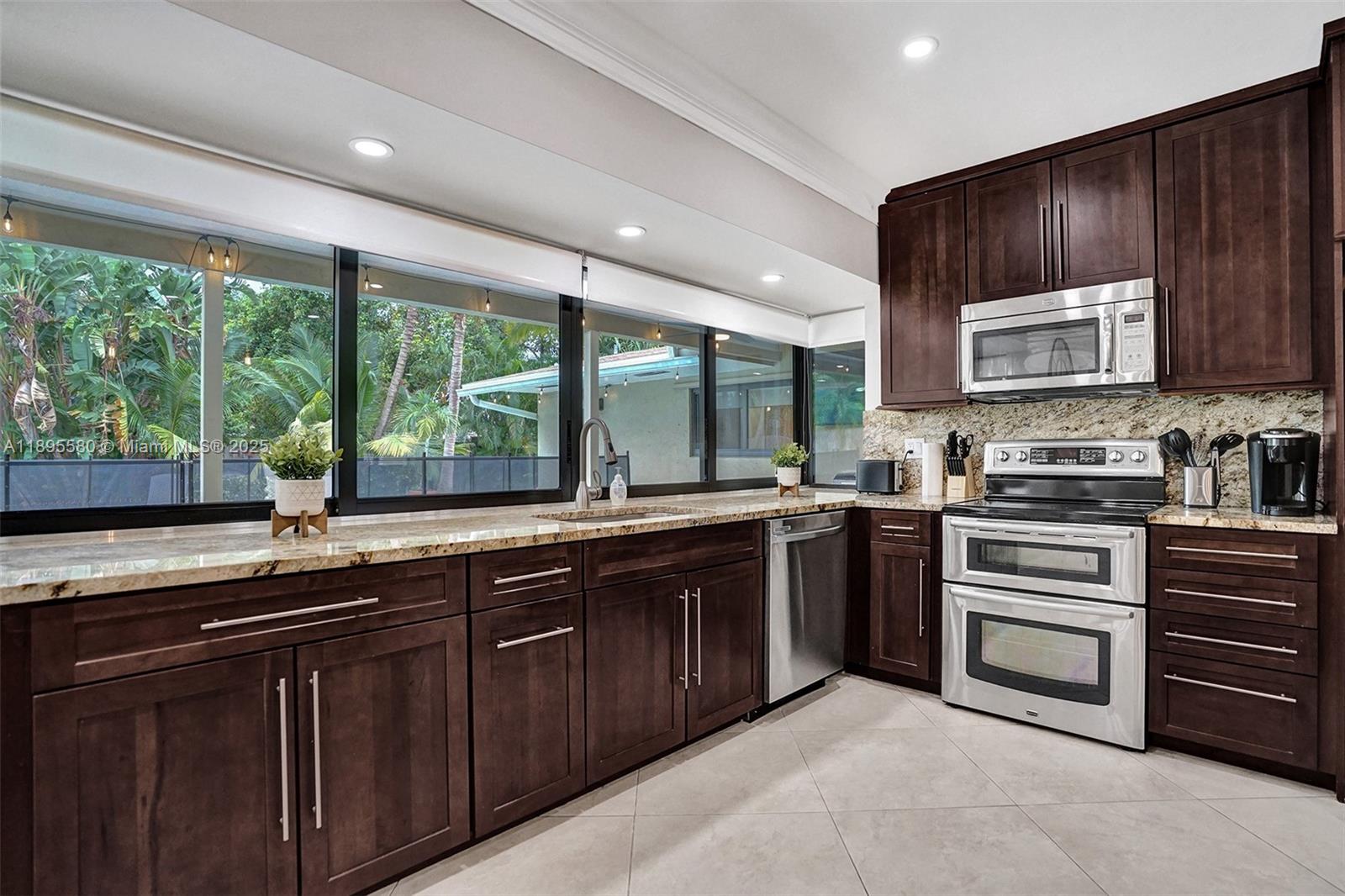 HOLLYWOOD HILLS - Residential Lease