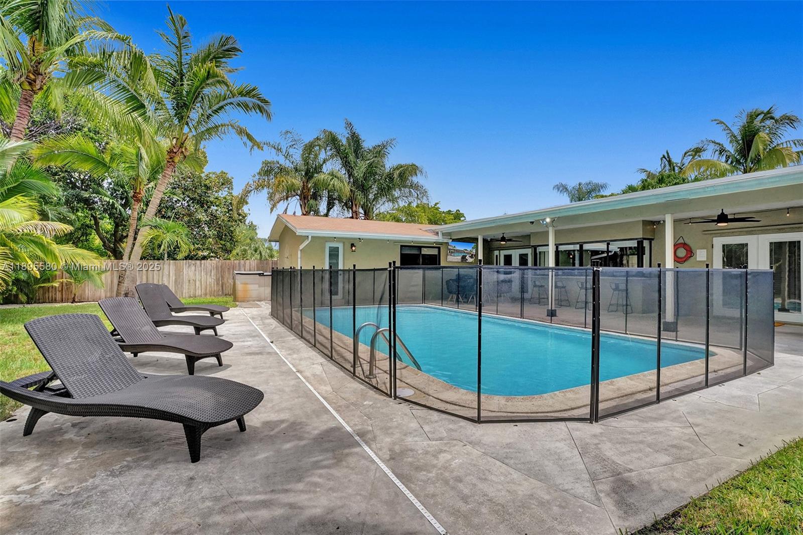 HOLLYWOOD HILLS - Residential Lease