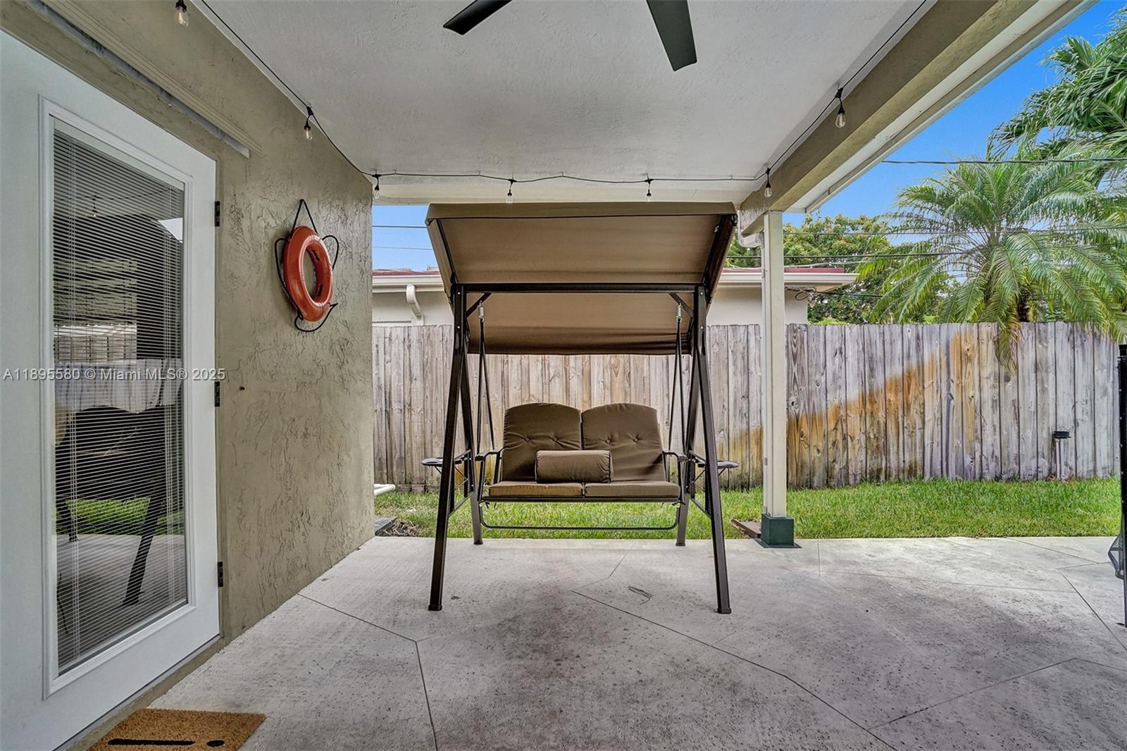 HOLLYWOOD HILLS - Residential Lease