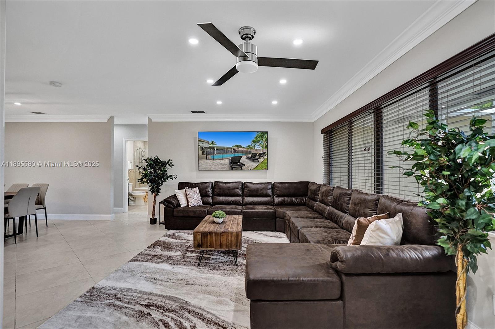 HOLLYWOOD HILLS - Residential Lease