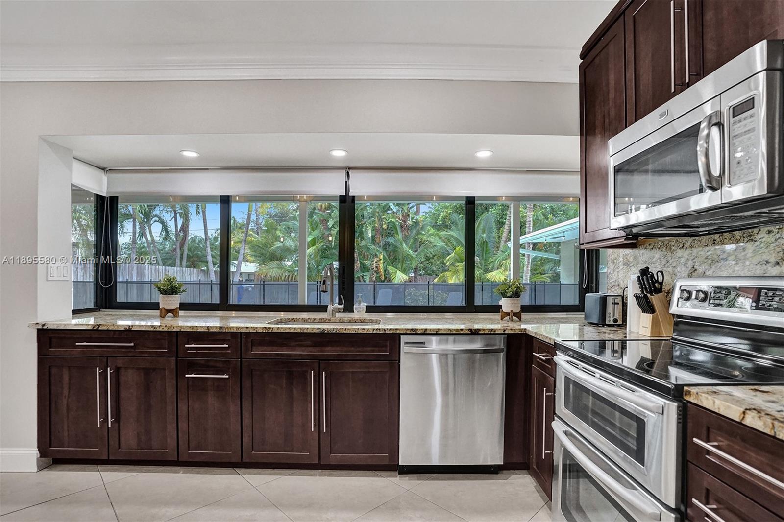 HOLLYWOOD HILLS - Residential Lease