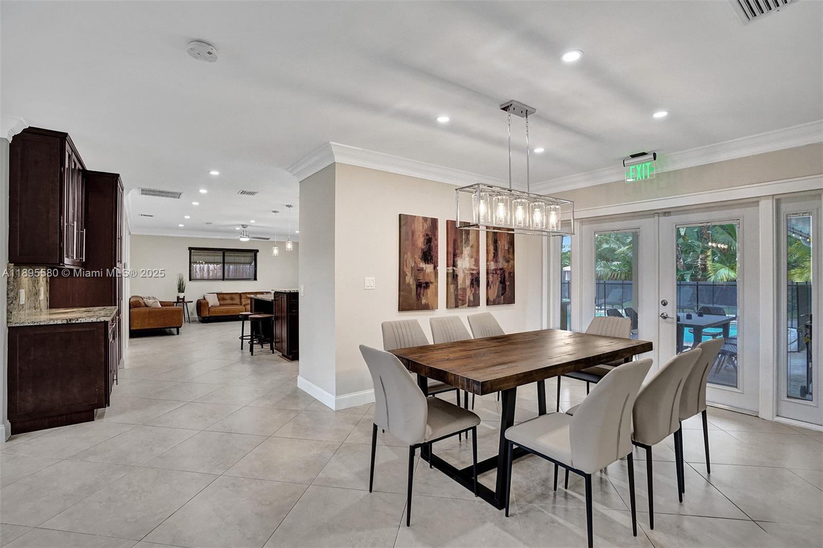 HOLLYWOOD HILLS - Residential Lease