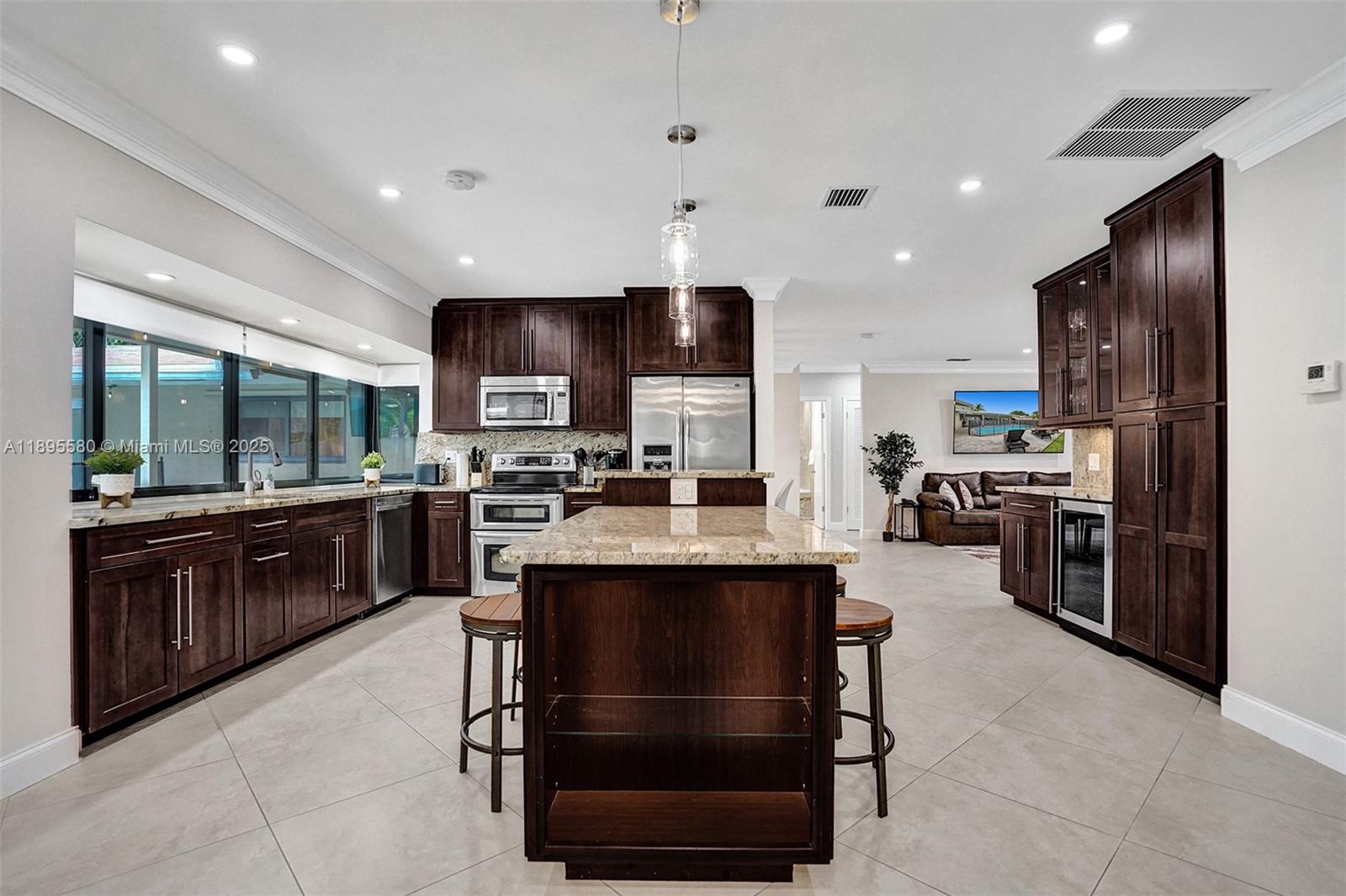 HOLLYWOOD HILLS - Residential Lease