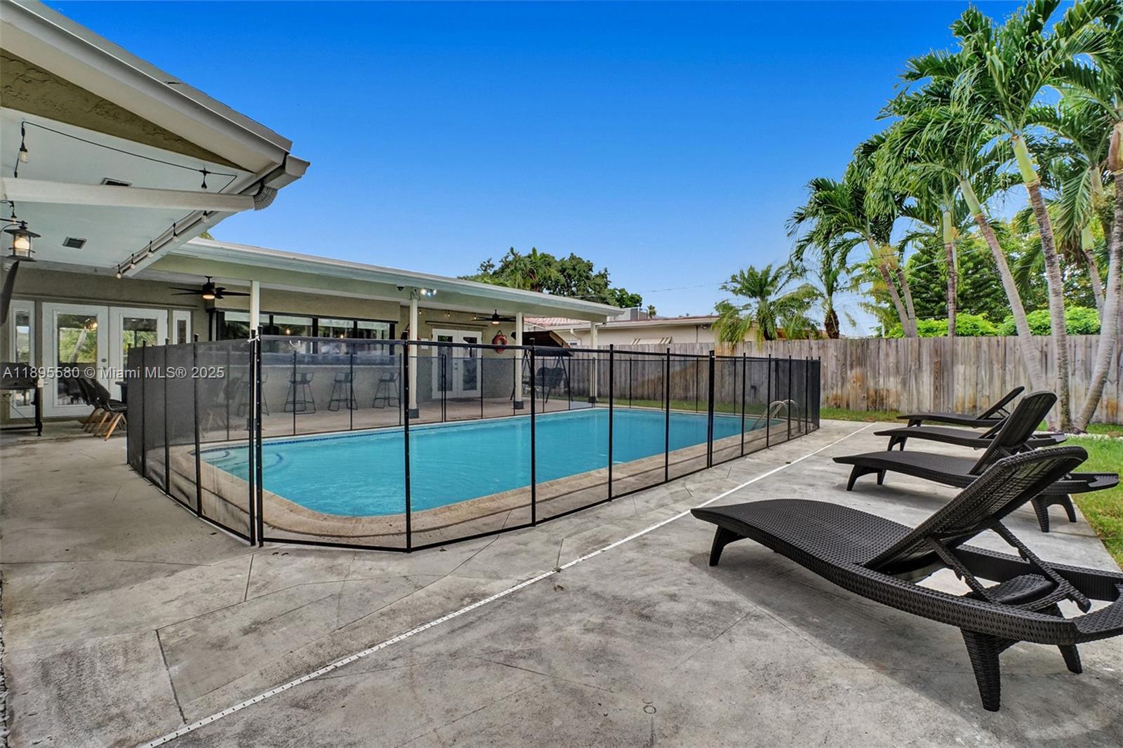 HOLLYWOOD HILLS - Residential Lease