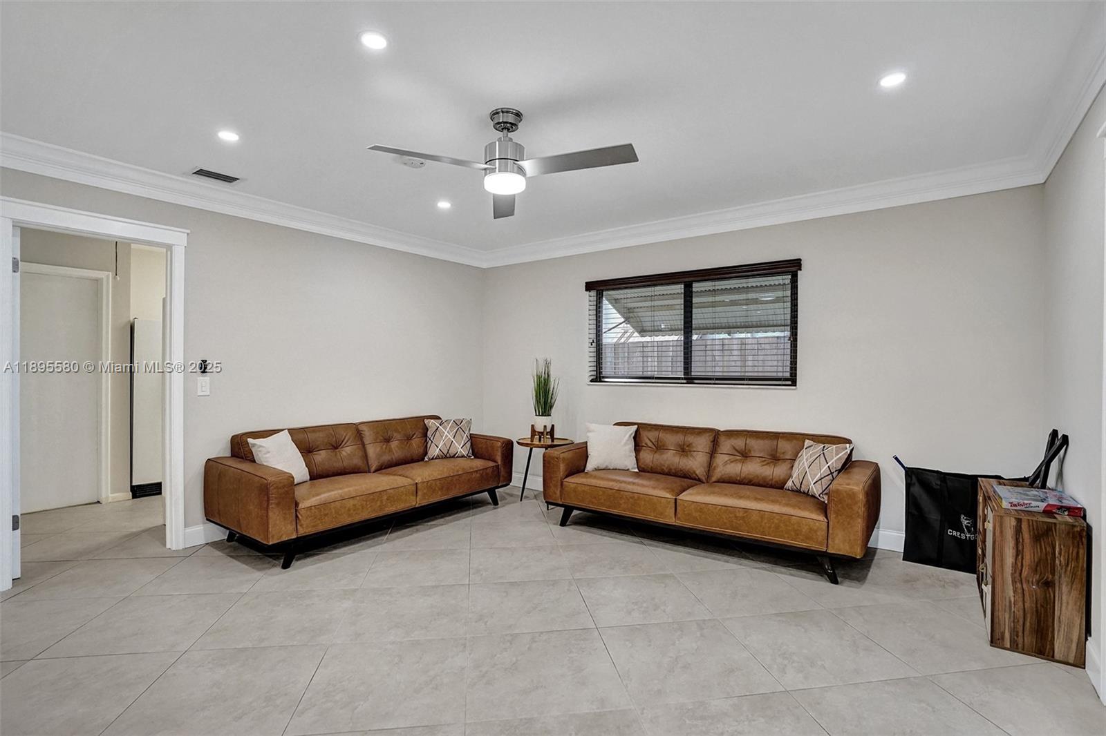 HOLLYWOOD HILLS - Residential Lease