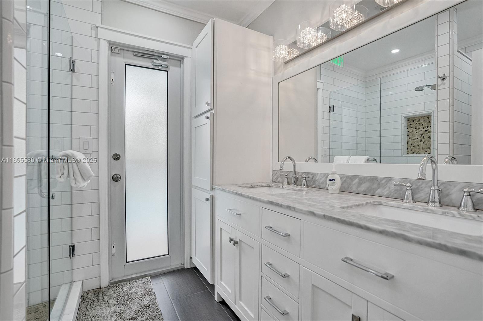 HOLLYWOOD HILLS - Residential Lease
