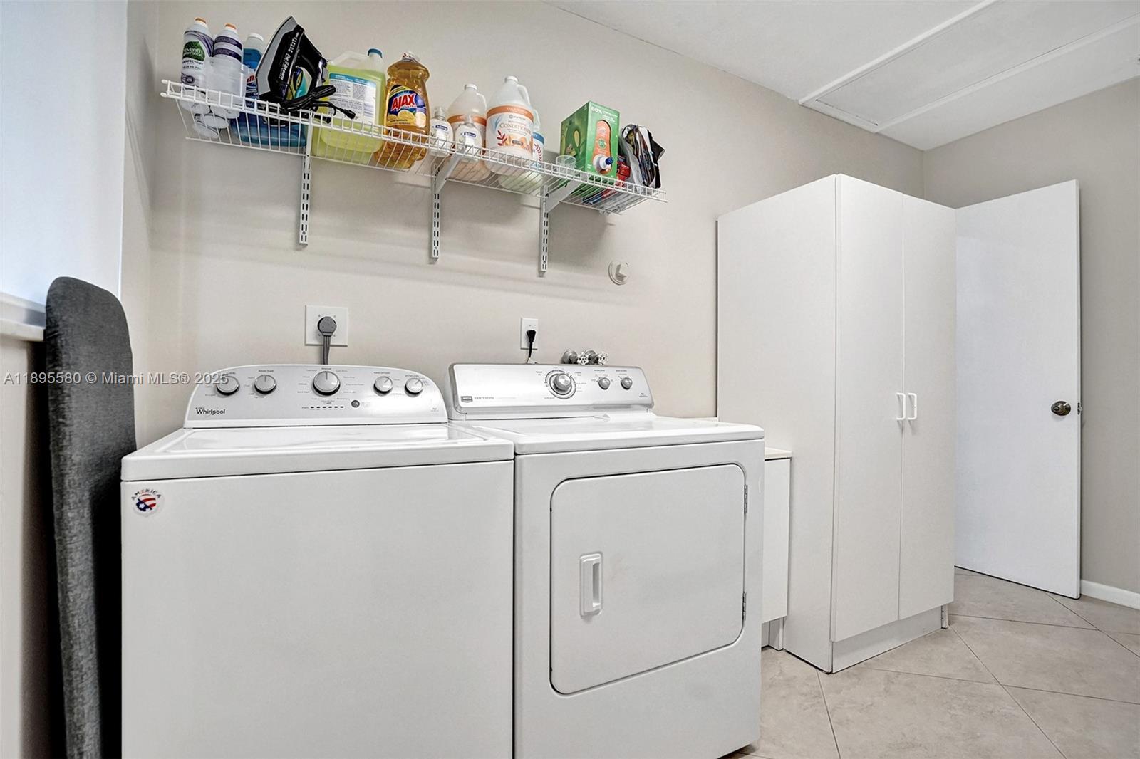 HOLLYWOOD HILLS - Residential Lease
