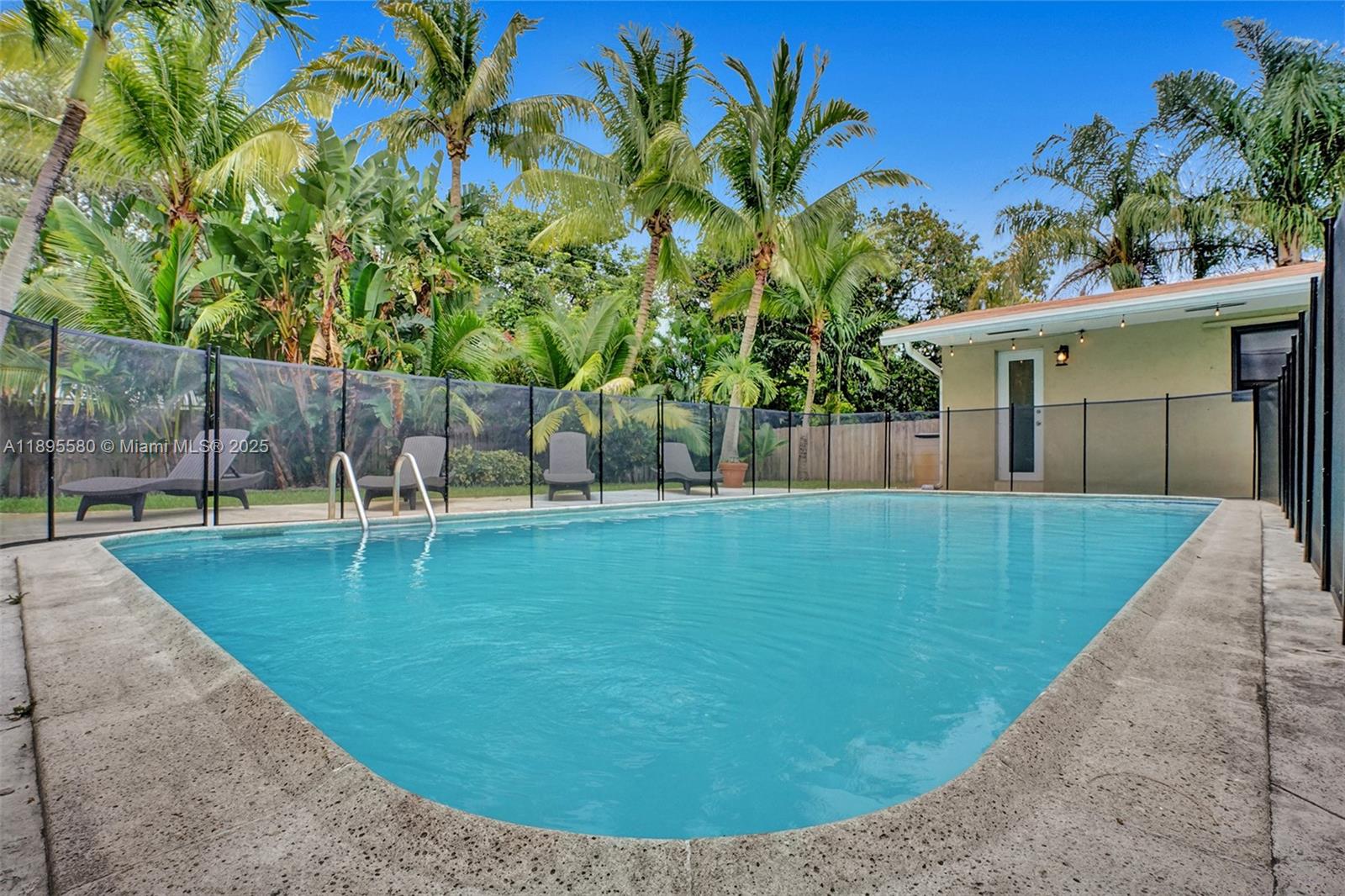 HOLLYWOOD HILLS - Residential Lease
