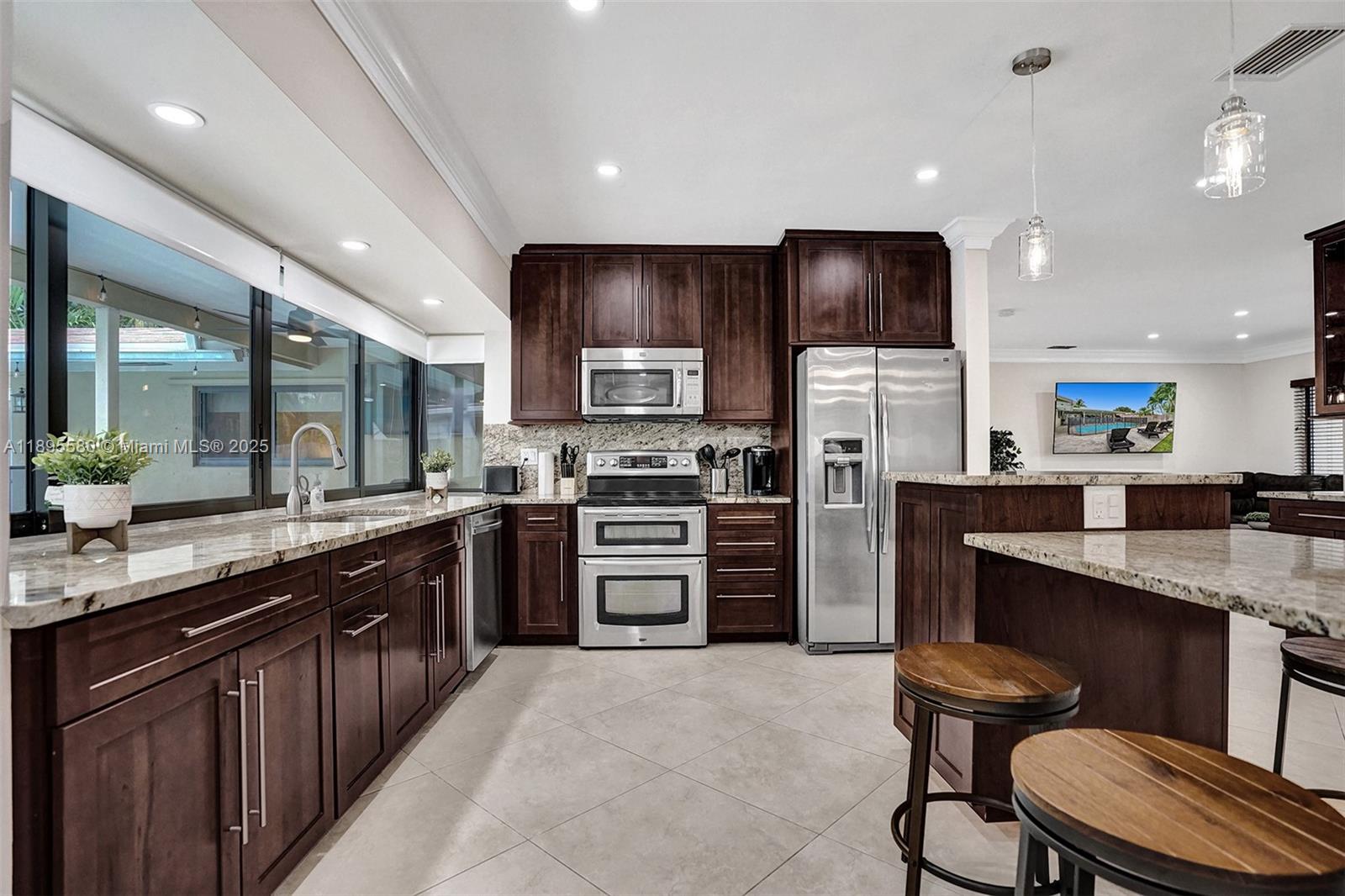 HOLLYWOOD HILLS - Residential Lease