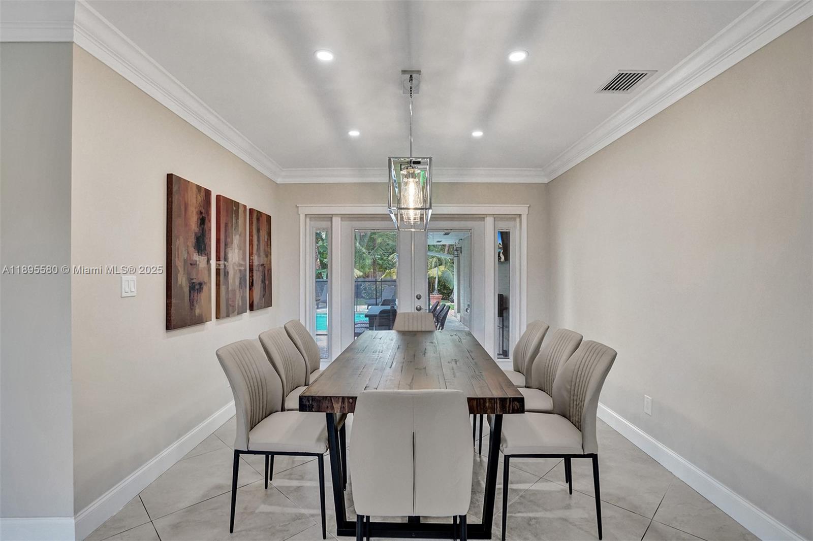 HOLLYWOOD HILLS - Residential Lease