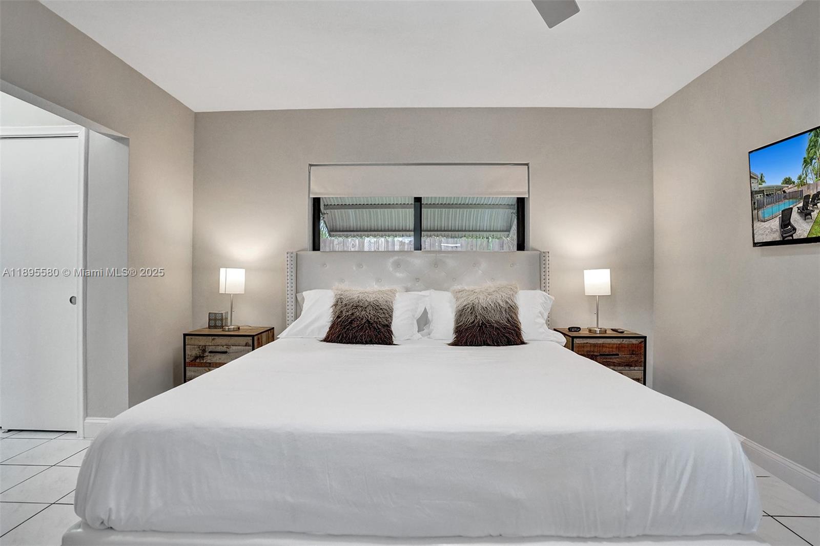 HOLLYWOOD HILLS - Residential Lease
