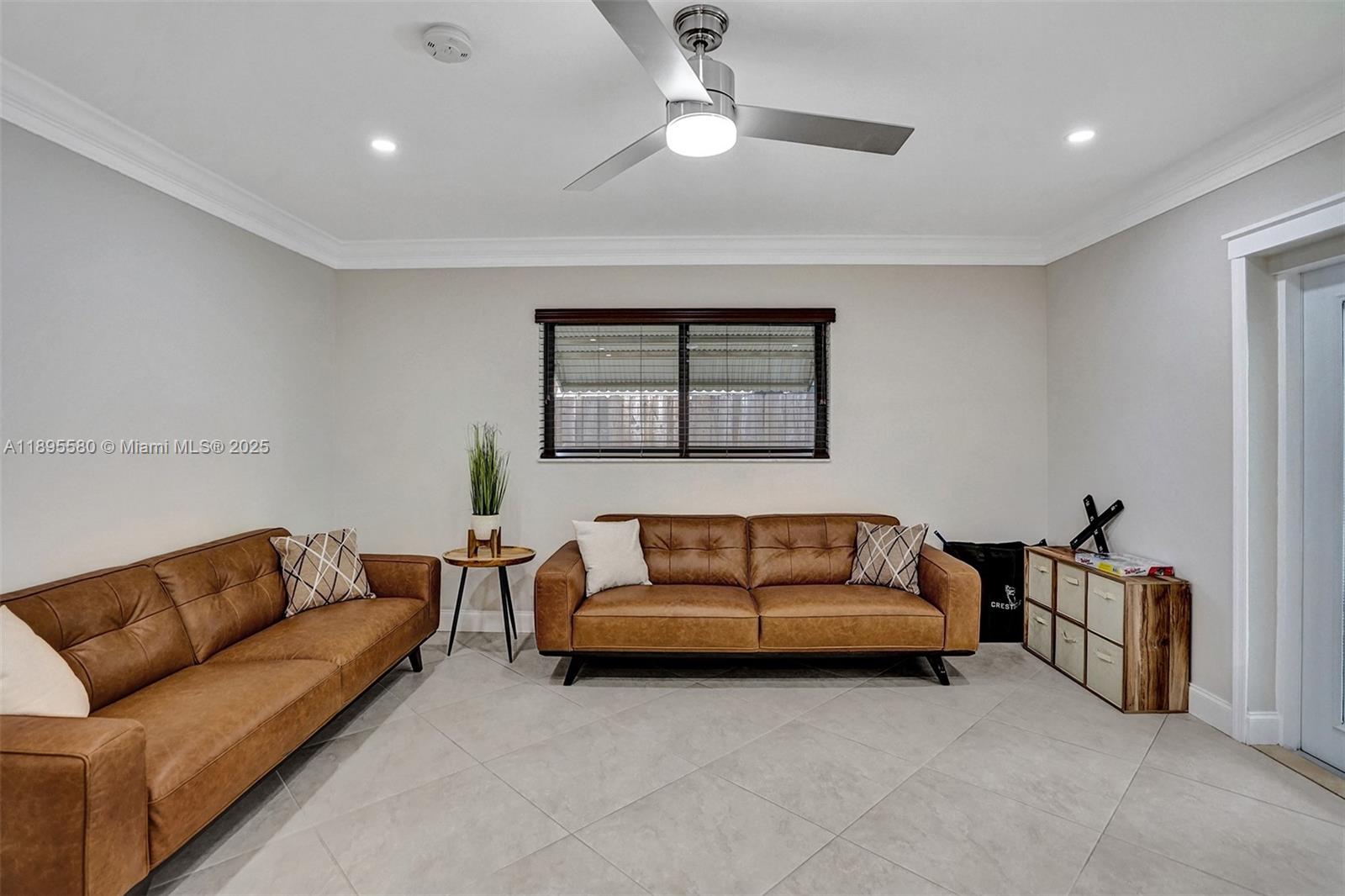 HOLLYWOOD HILLS - Residential Lease