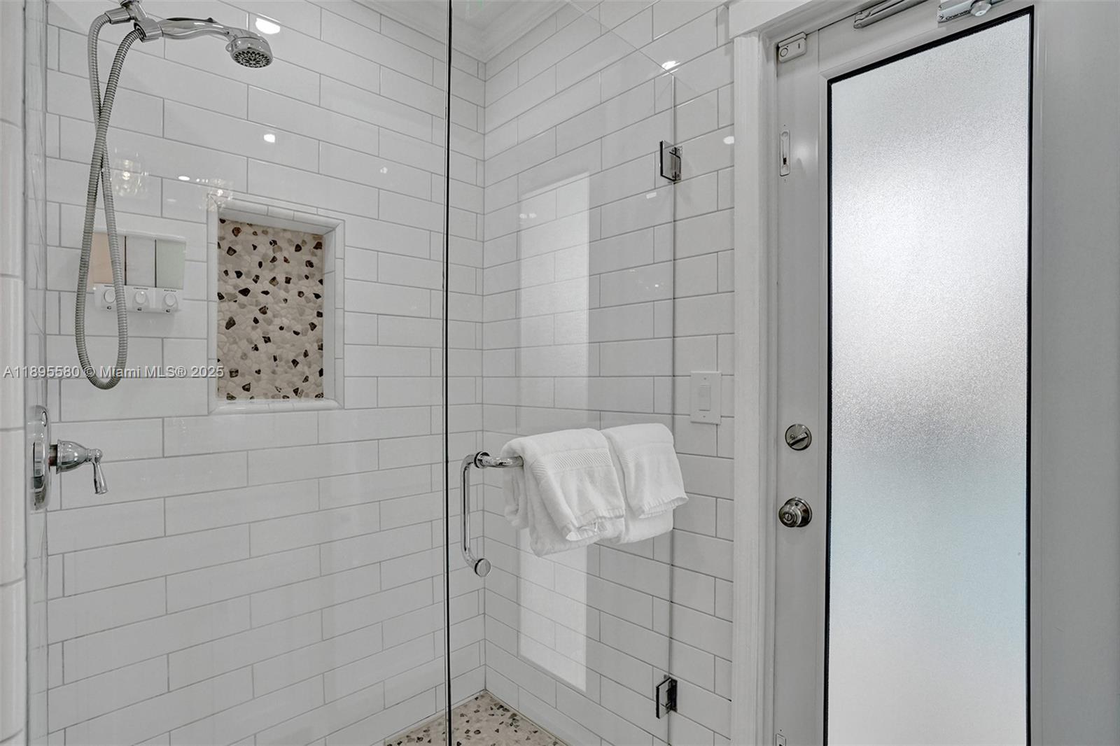 HOLLYWOOD HILLS - Residential Lease