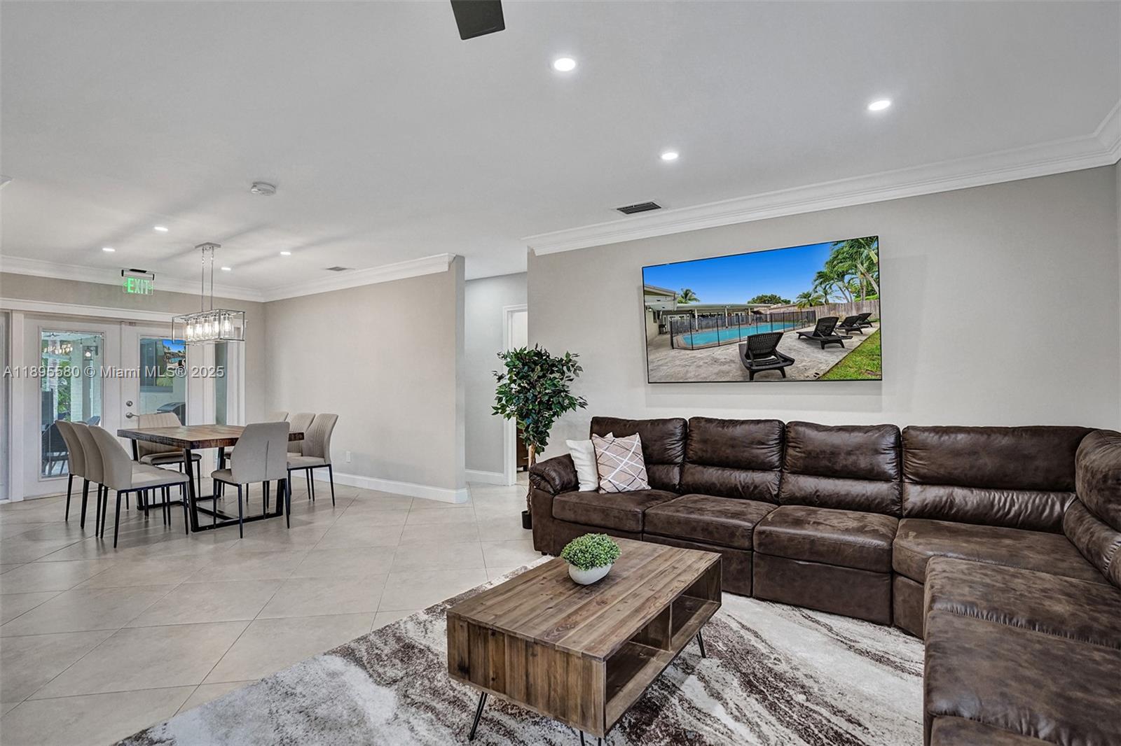 HOLLYWOOD HILLS - Residential Lease