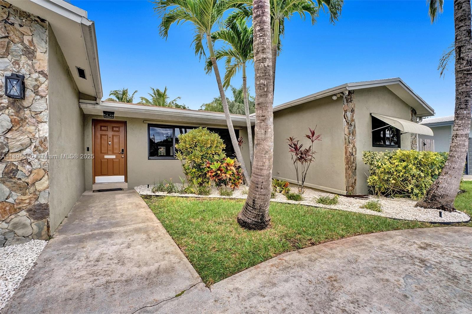 HOLLYWOOD HILLS - Residential Lease