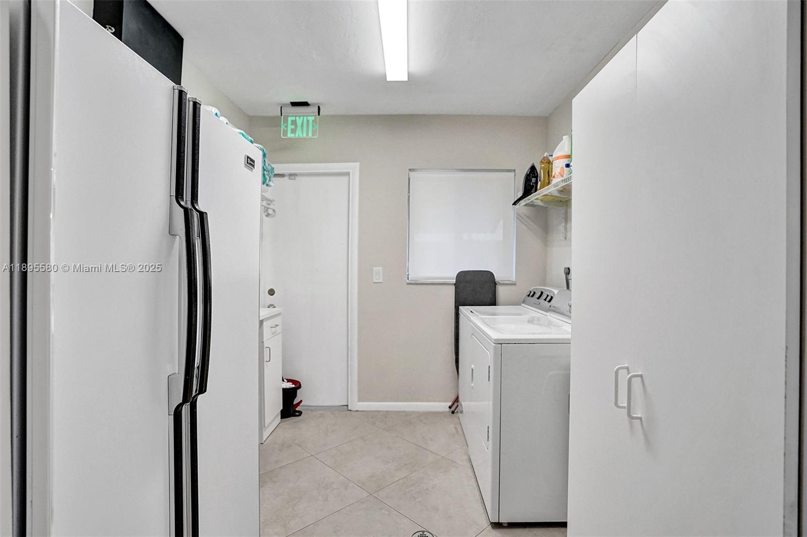 HOLLYWOOD HILLS - Residential Lease