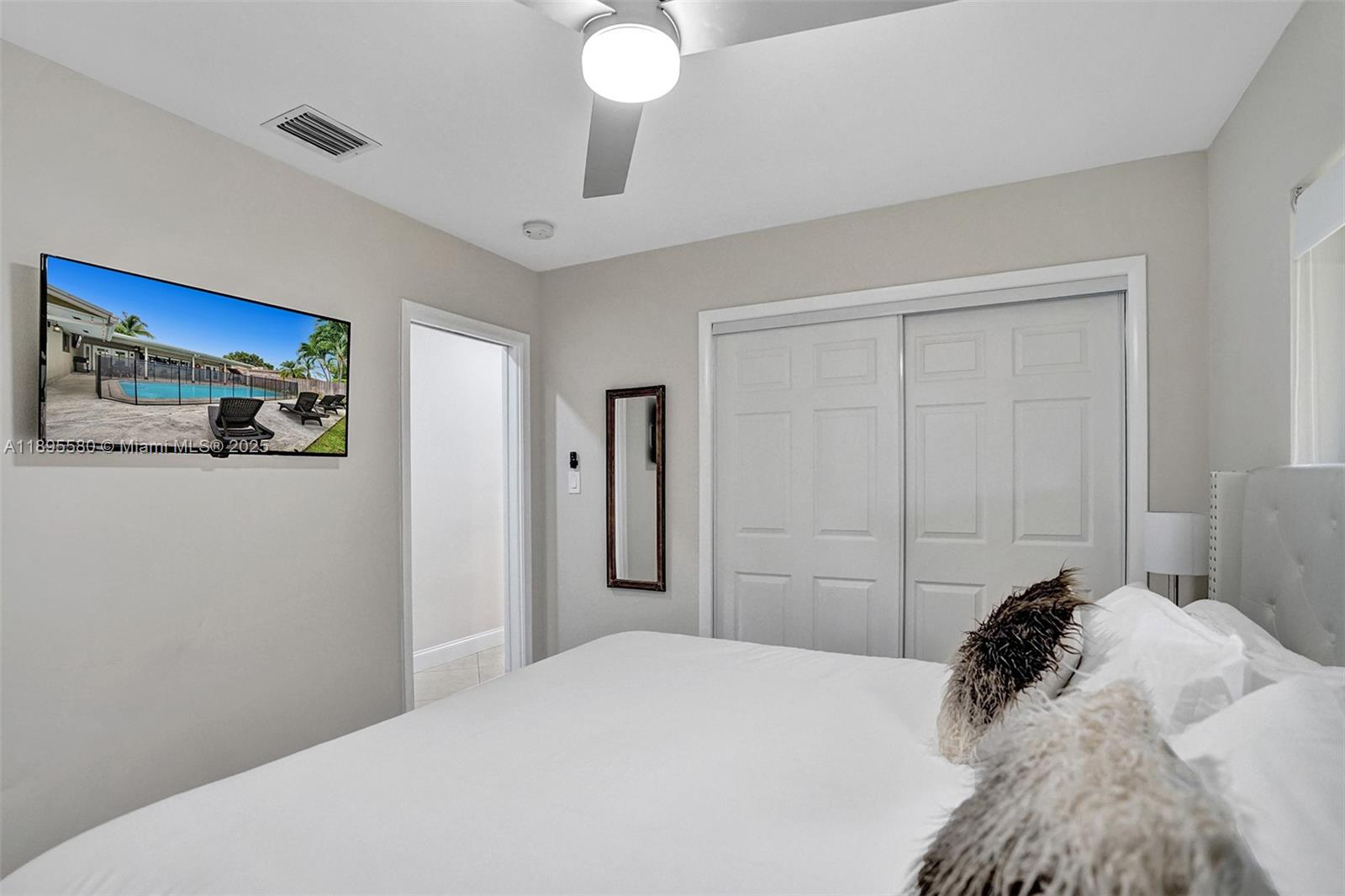 HOLLYWOOD HILLS - Residential Lease