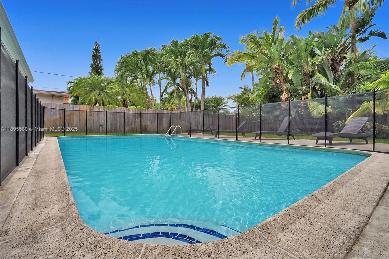 HOLLYWOOD HILLS - Residential Lease