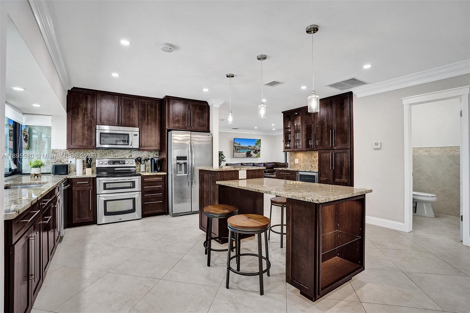 HOLLYWOOD HILLS - Residential Lease