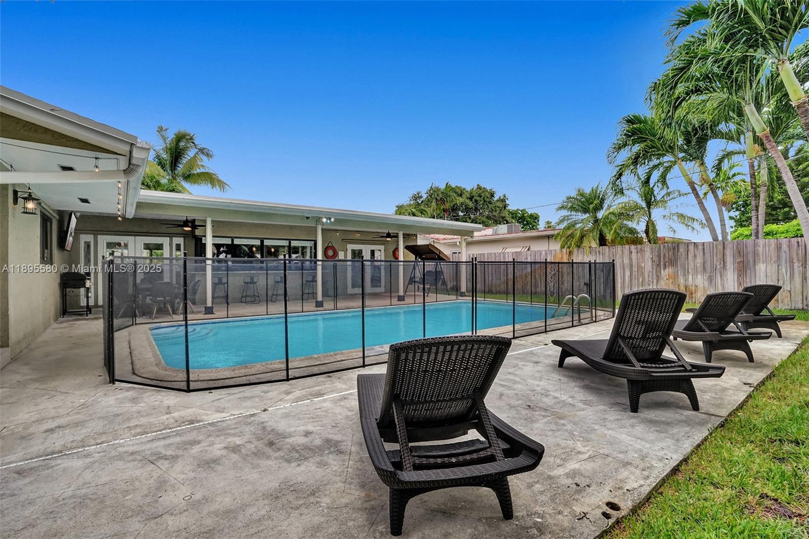 HOLLYWOOD HILLS - Residential Lease