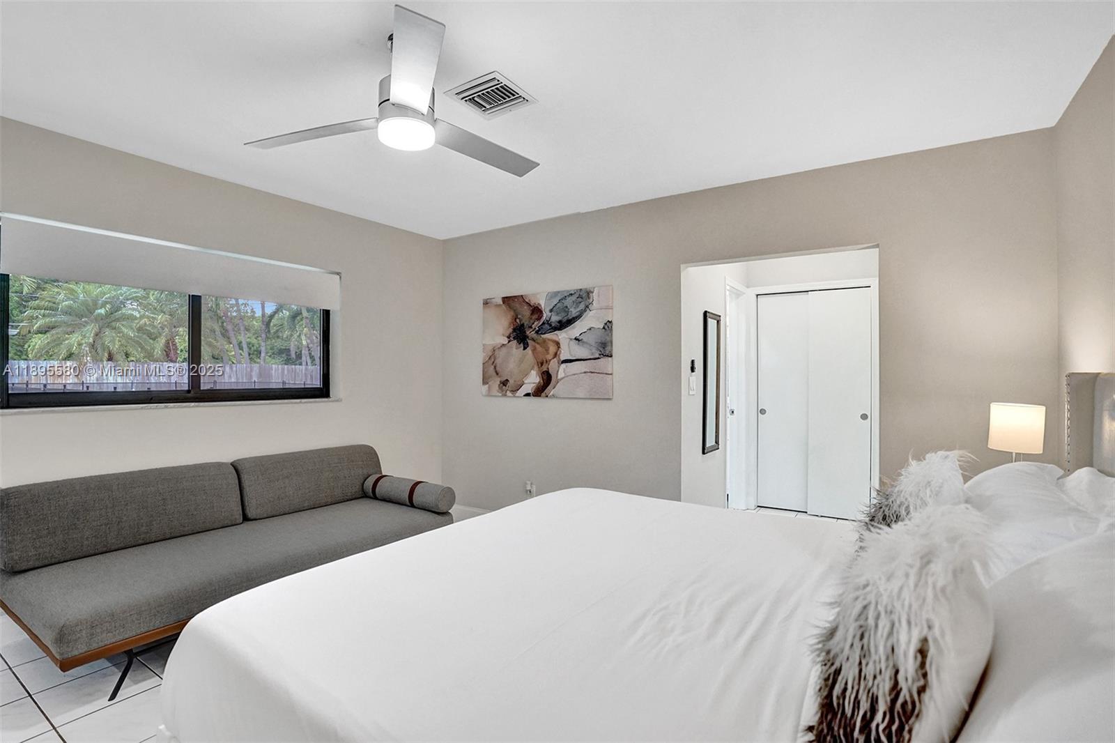 HOLLYWOOD HILLS - Residential Lease