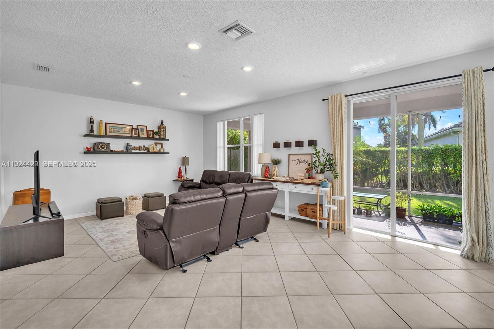 SECTOR 2-PARCELS 1 2 3 4 - Residential Lease