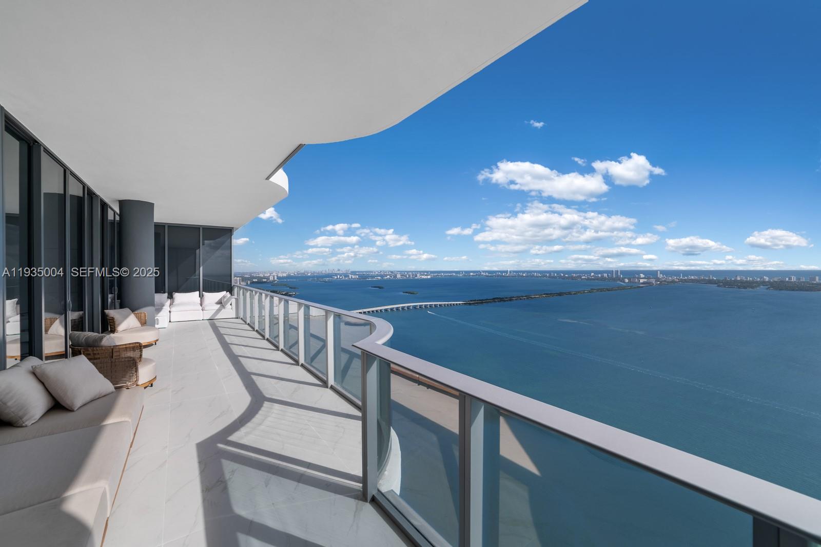 ¤BAY BREEZE - Residential