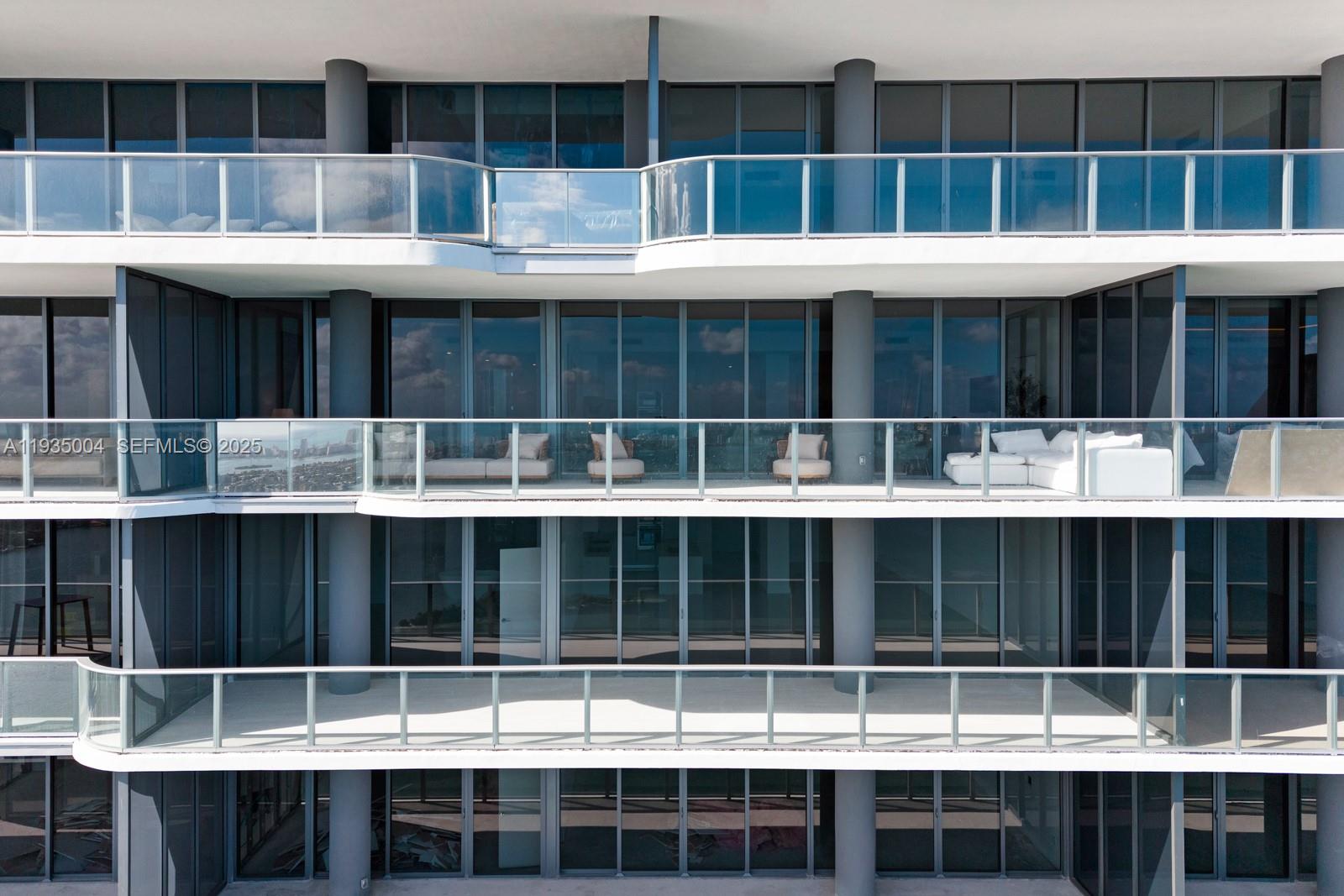 ¤BAY BREEZE - Residential