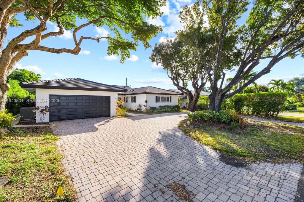 Photo of 4780 NE 28th Ave, Fort Lauderdale, FL 33308 (MLS # A11943801)