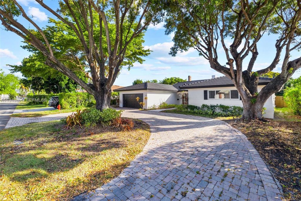 Photo of 4780 NE 28th Ave, Fort Lauderdale, FL 33308 (MLS # A11943801)