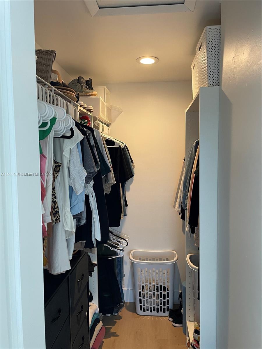 WINDING LAKE 2 AT WELLEBY - Residential Lease