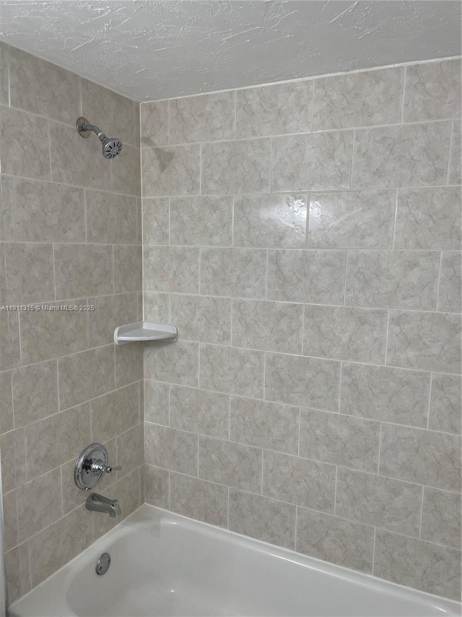 WINDING LAKE 2 AT WELLEBY - Residential Lease