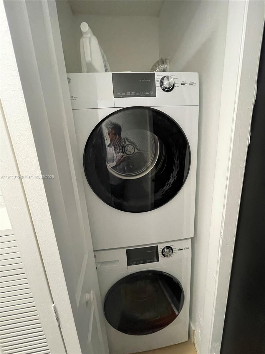 WINDING LAKE 2 AT WELLEBY - Residential Lease