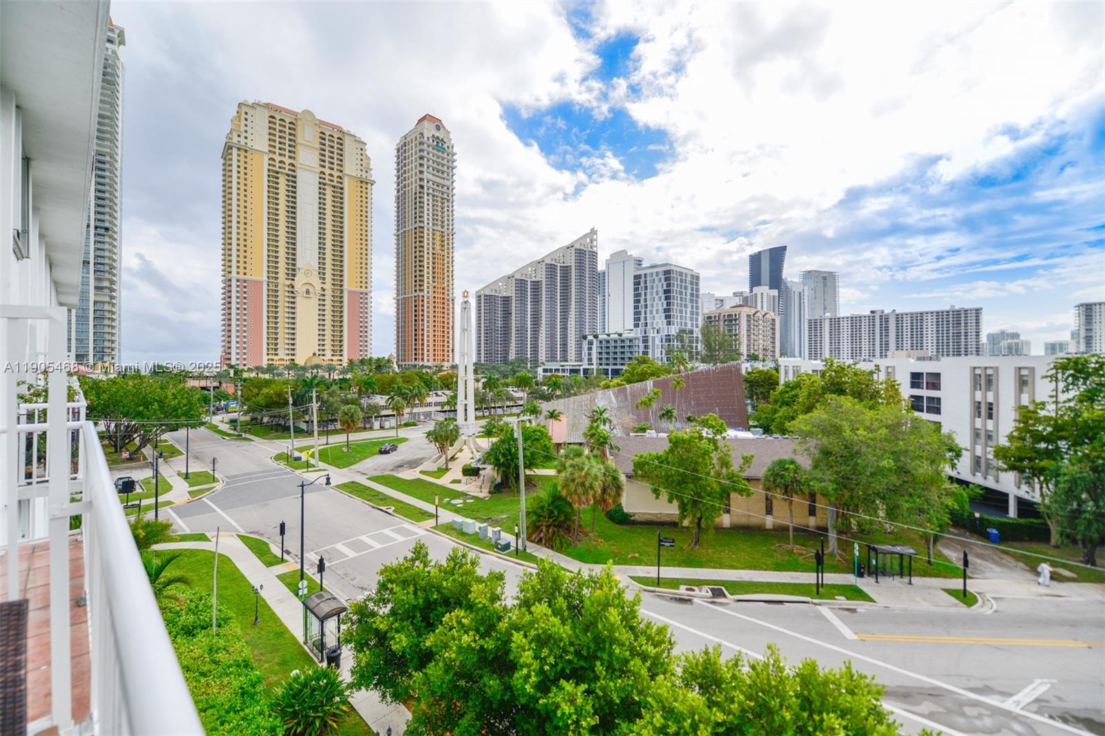 TOWNE ROYALE CONDO - Residential