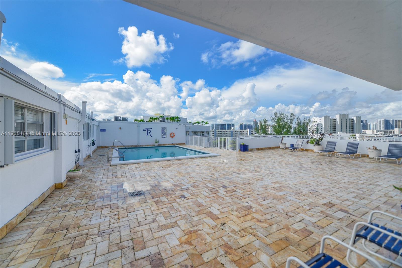 TOWNE ROYALE CONDO - Residential