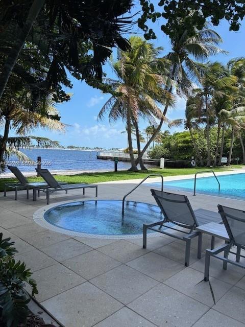 ATLANTIS ON BRICKELL COND - Residential