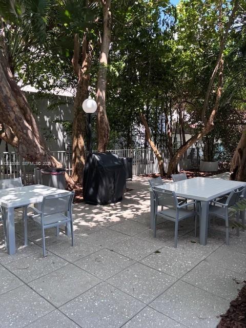 ATLANTIS ON BRICKELL COND - Residential