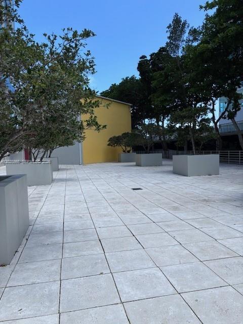 ATLANTIS ON BRICKELL COND - Residential